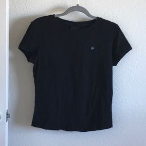 Black t-shirt.